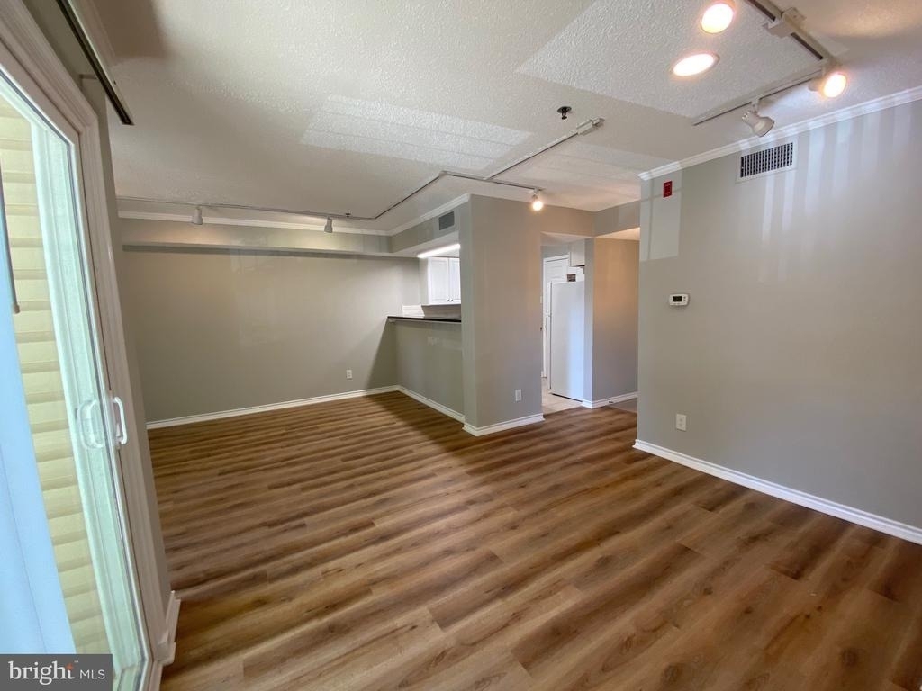 1524 Lincoln Way - Photo 11