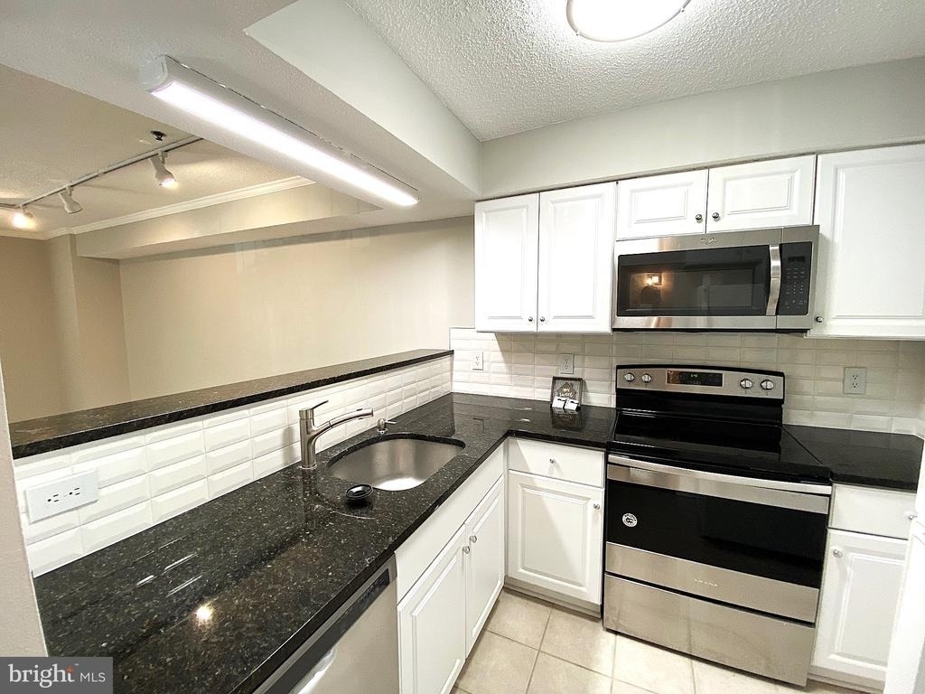 1524 Lincoln Way - Photo 12