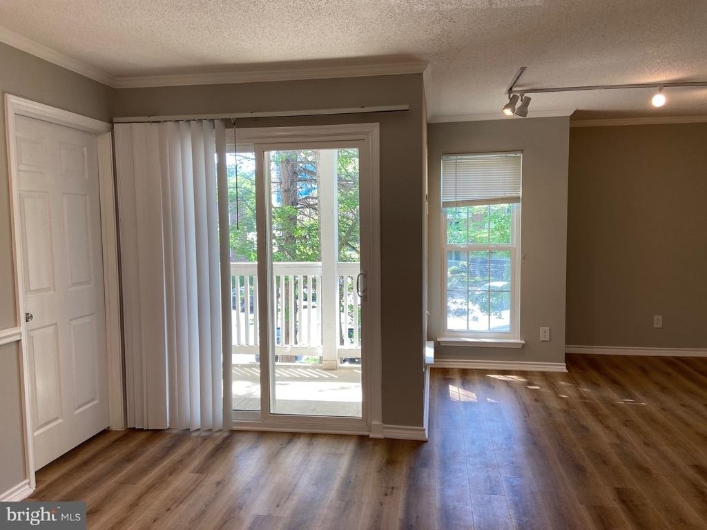 1524 Lincoln Way - Photo 6