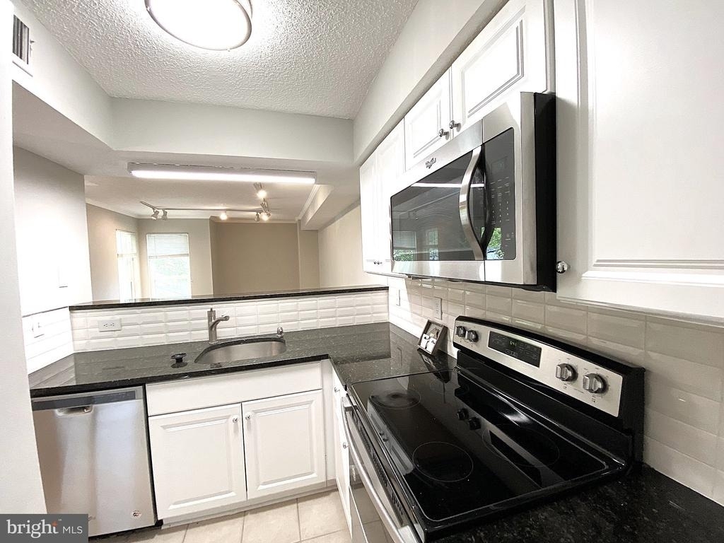 1524 Lincoln Way - Photo 13