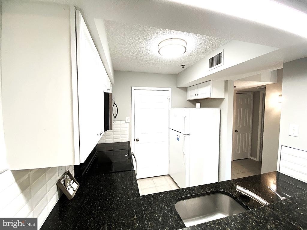 1524 Lincoln Way - Photo 14