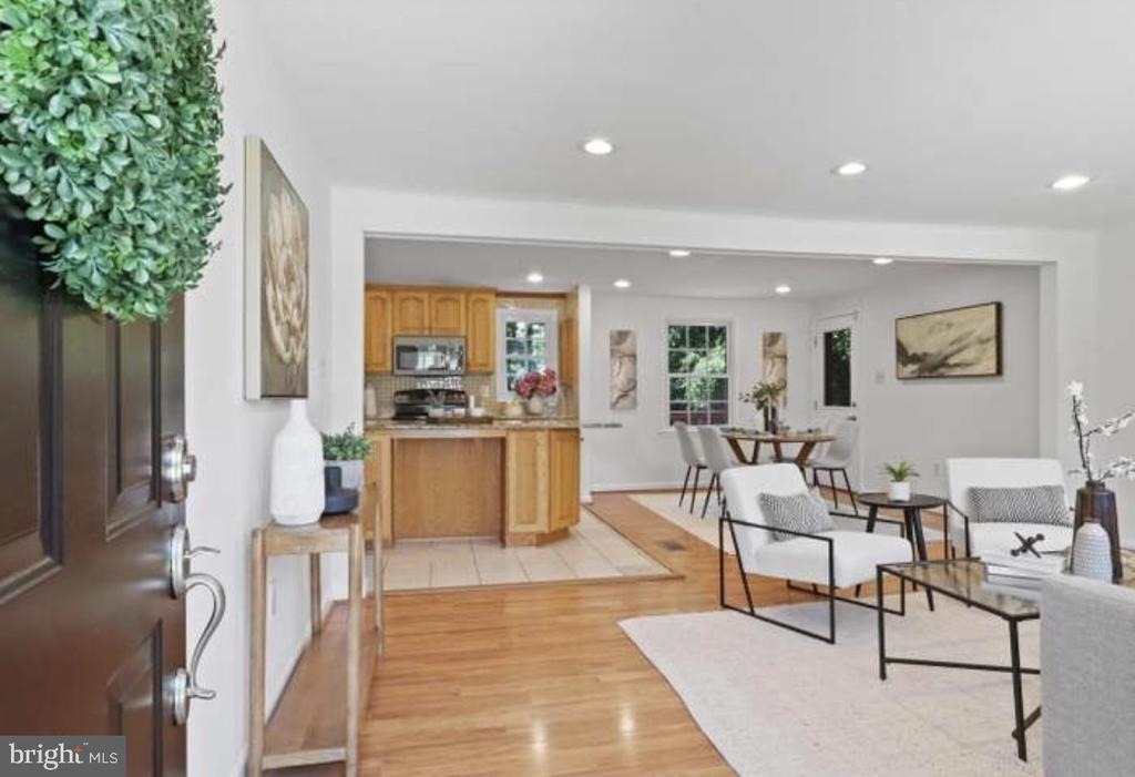 6224 Thornwood Drive - Photo 2