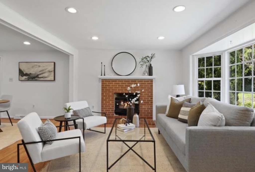 6224 Thornwood Drive - Photo 3