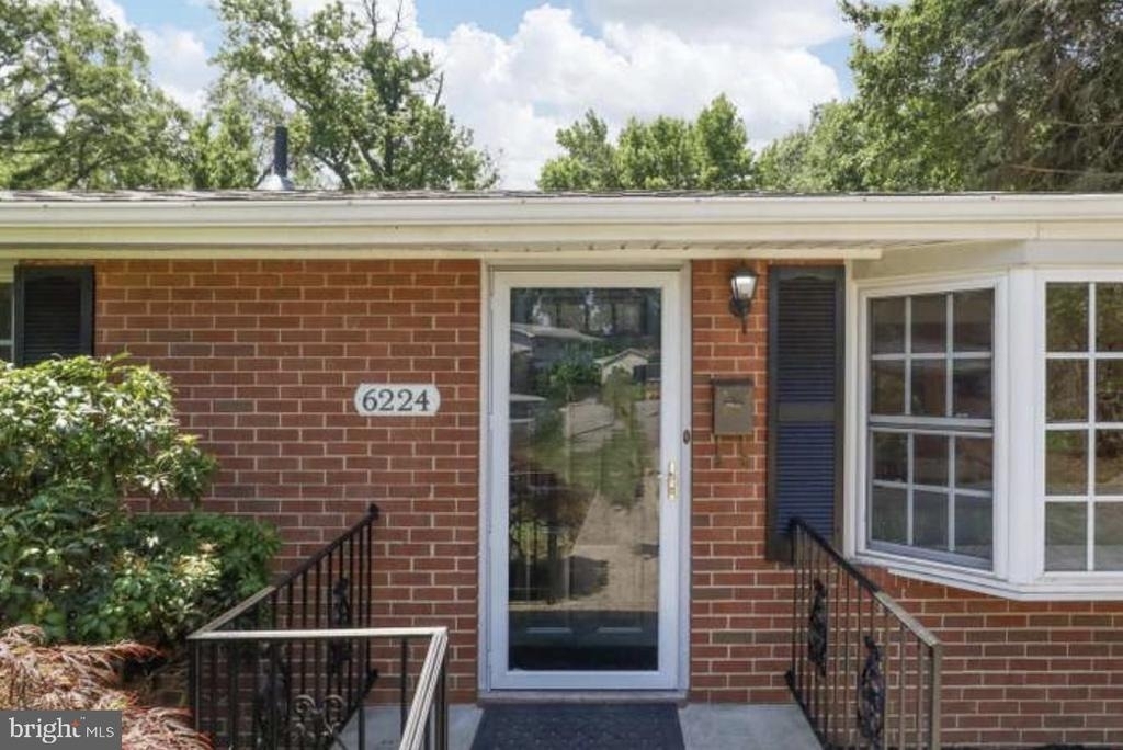 6224 Thornwood Drive - Photo 1