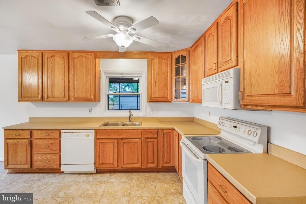 408 Deerwood Drive - Photo 6