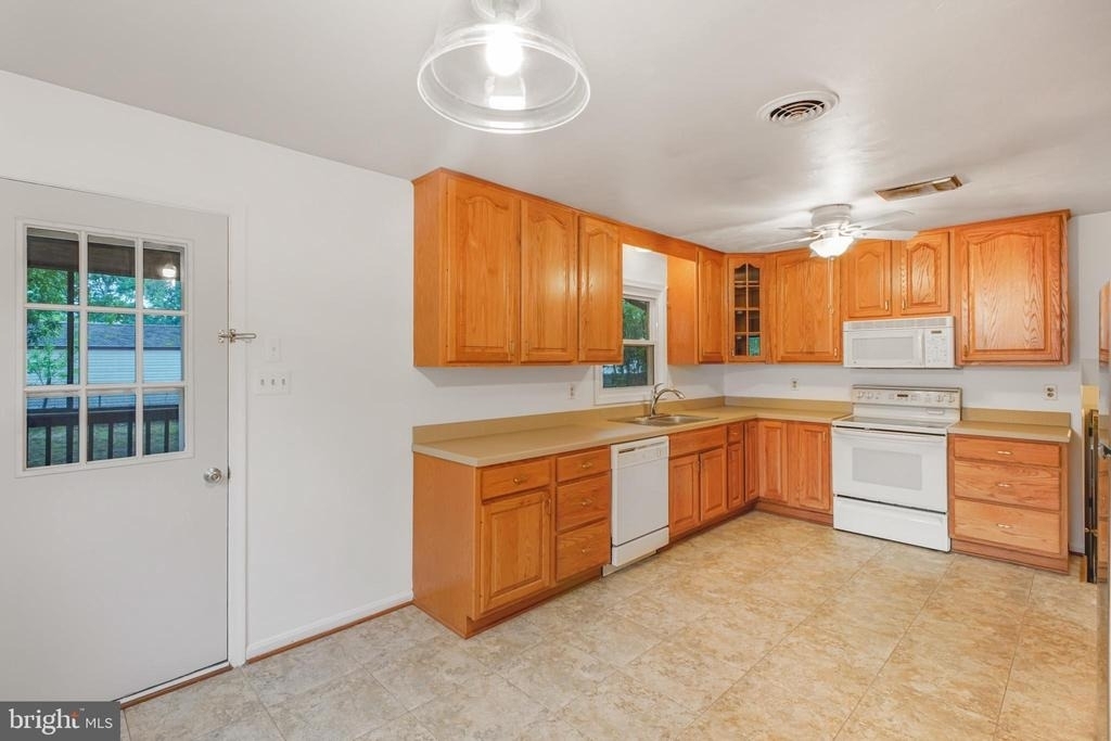 408 Deerwood Drive - Photo 10