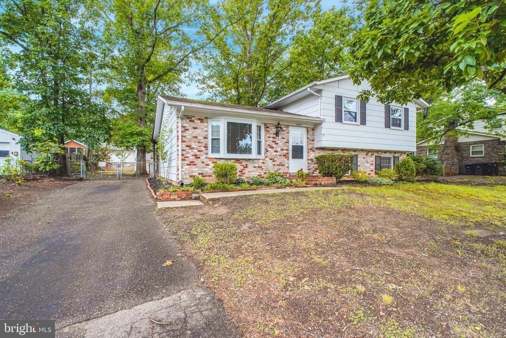 408 Deerwood Drive - Photo 2