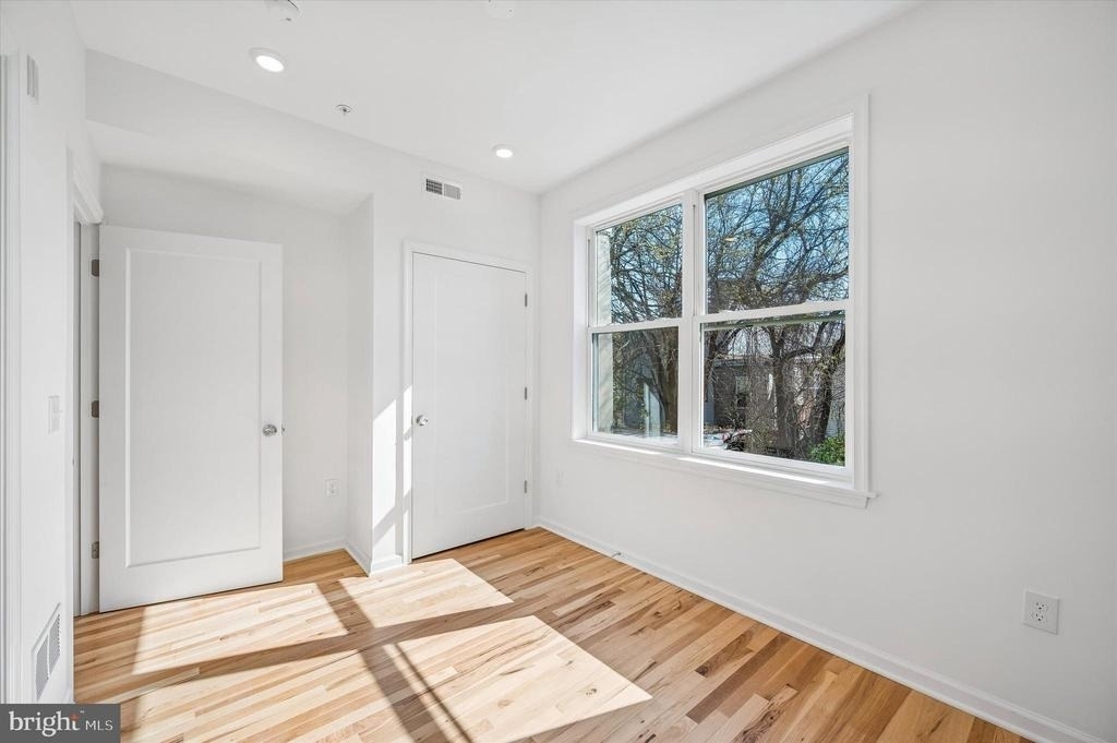 1645 N Marshall Street - Photo 5
