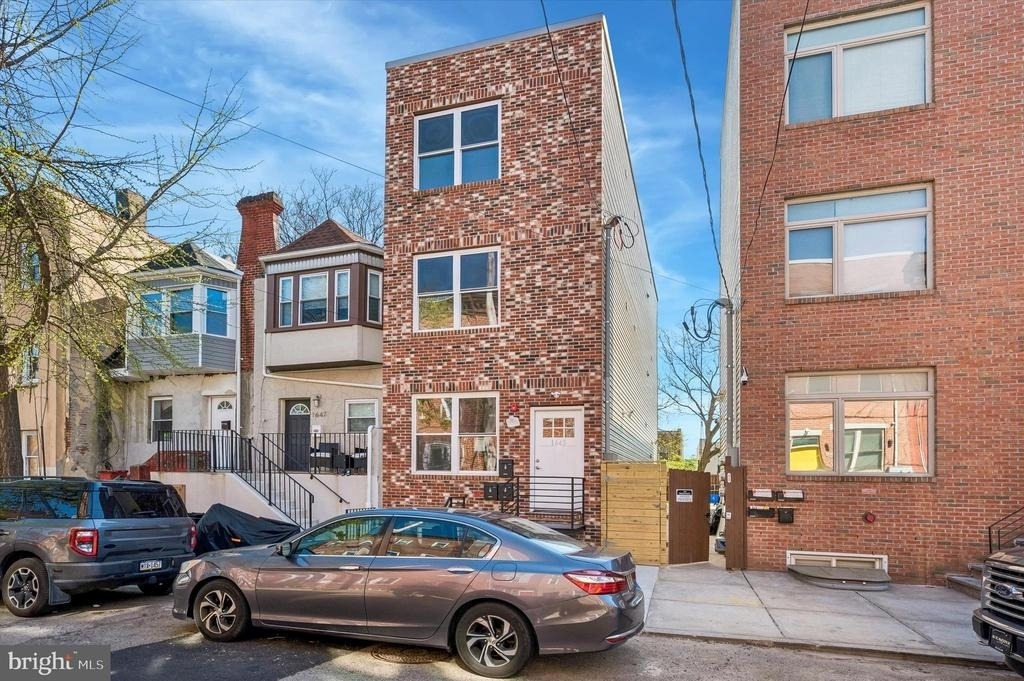 1645 N Marshall Street - Photo 0