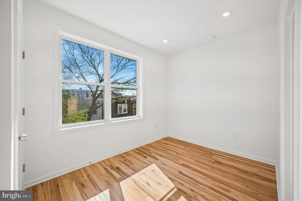 1645 N Marshall Street - Photo 4