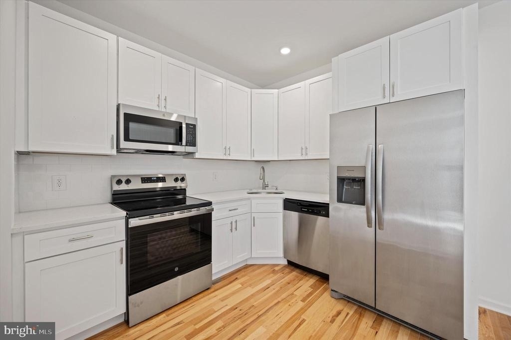 1645 N Marshall Street - Photo 2