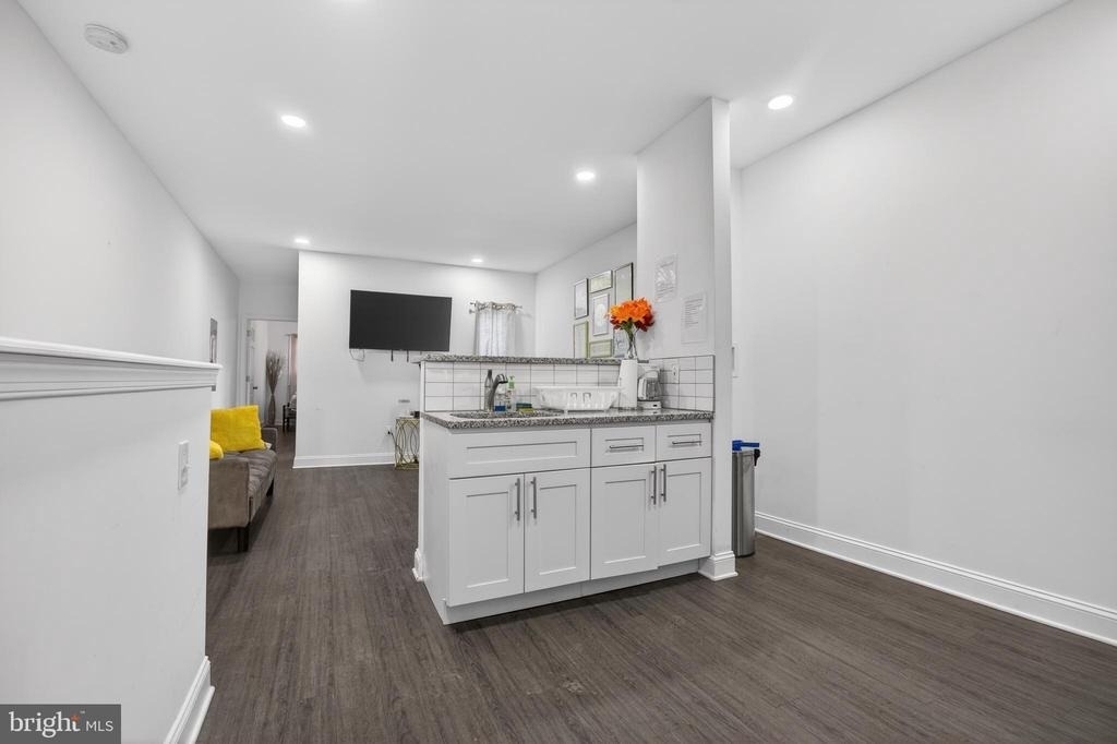 3138 W Allegheny Avenue - Photo 4