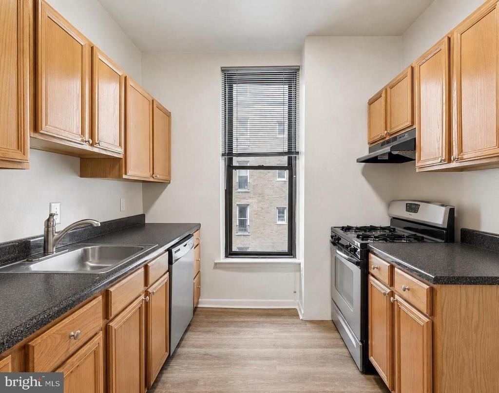 135 S 19th Street - Photo 7