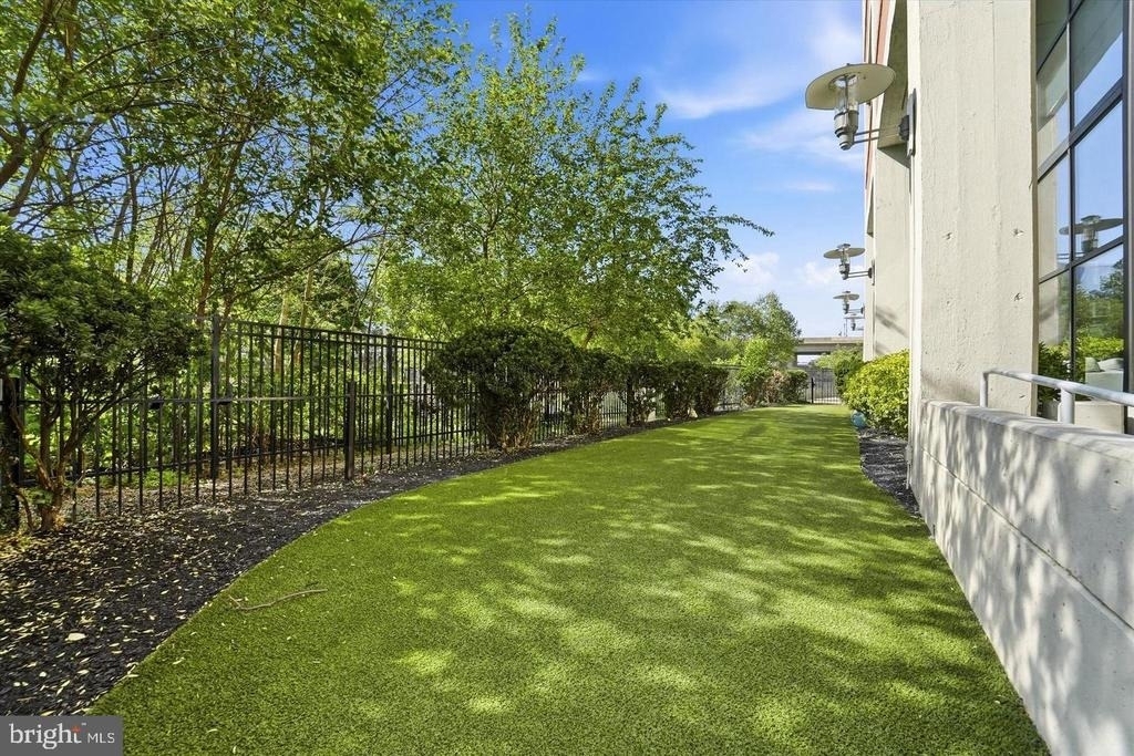2429 Locust Street - Photo 32