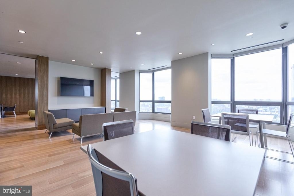 2020 Walnut Street - Photo 5