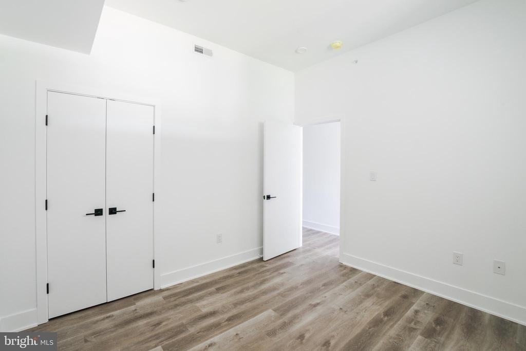 1420 Point Breeze Avenue - Photo 8
