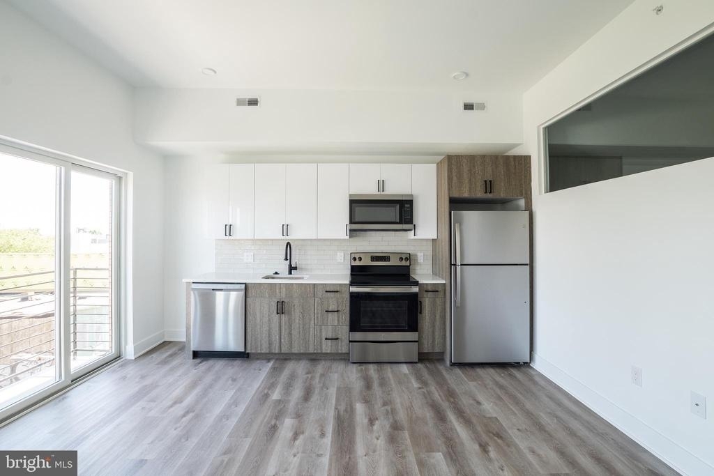 1420 Point Breeze Avenue - Photo 3