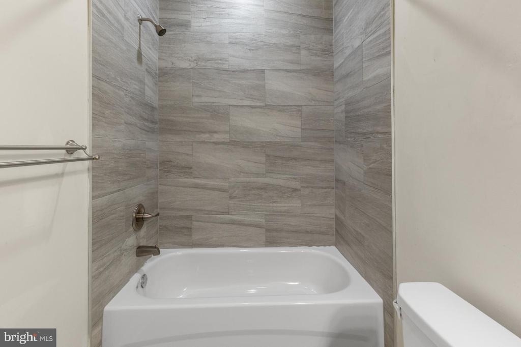 2411 Kensington Avenue - Photo 18