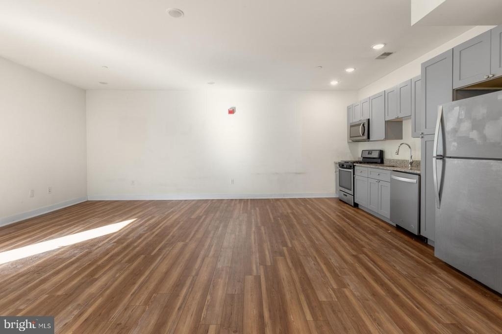 2411 Kensington Avenue - Photo 3