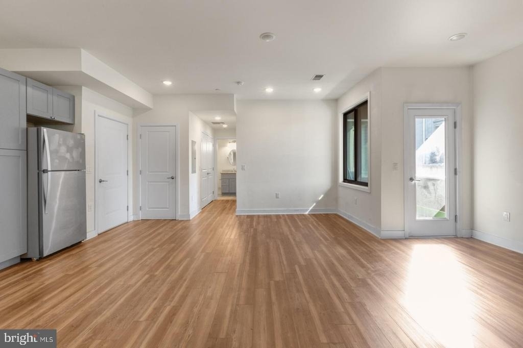 2411 Kensington Avenue - Photo 6