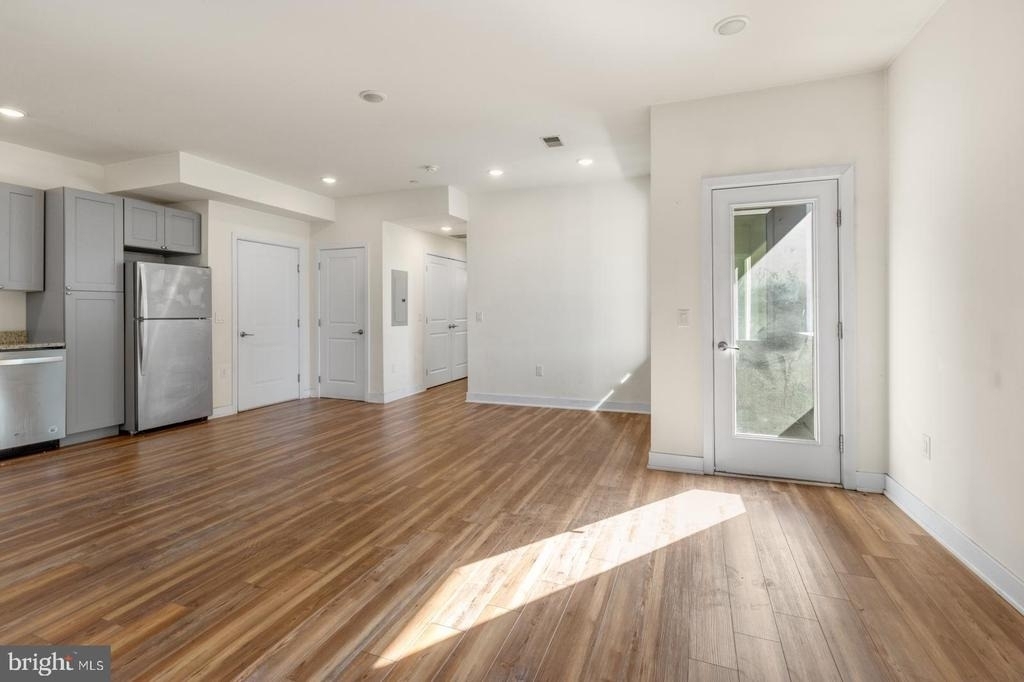 2411 Kensington Avenue - Photo 5