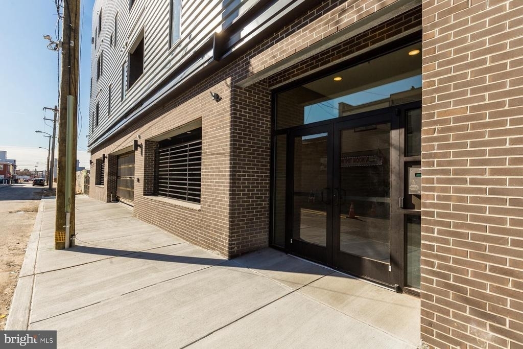 2411 Kensington Avenue - Photo 39