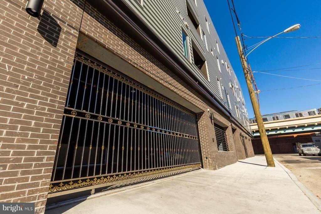 2411 Kensington Avenue - Photo 40