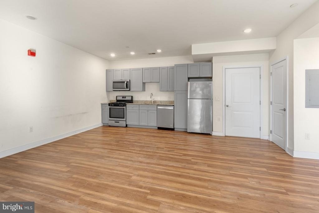 2411 Kensington Avenue - Photo 4