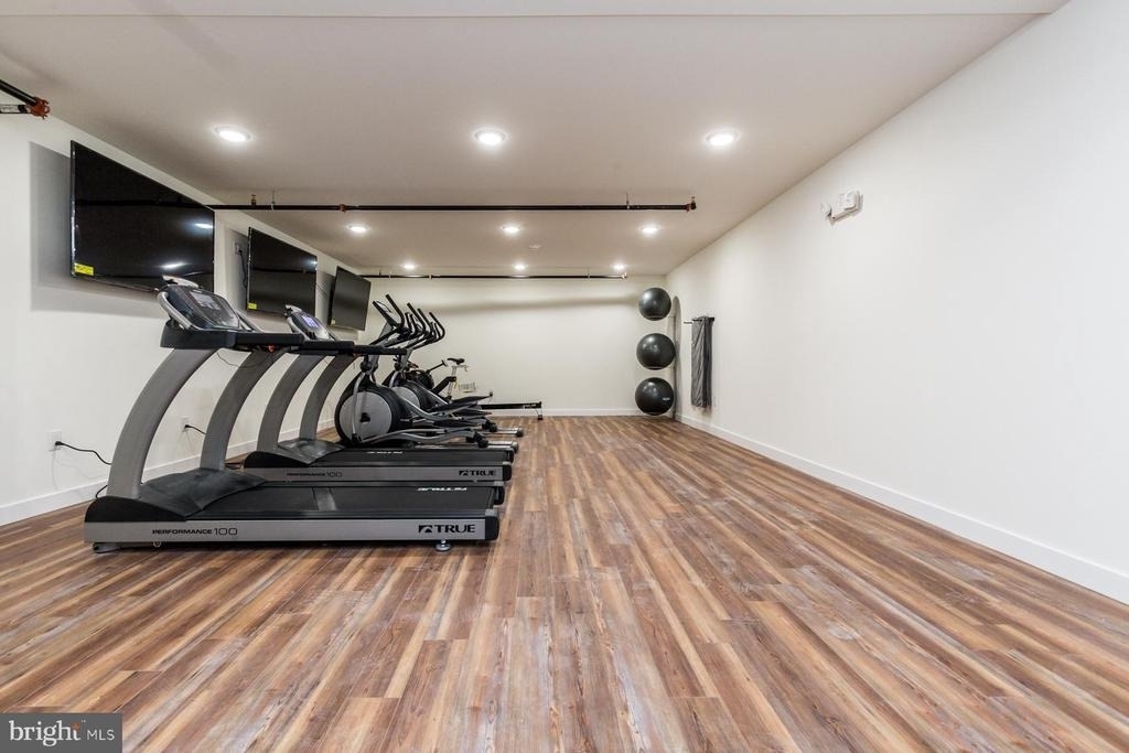 2411 Kensington Avenue - Photo 27