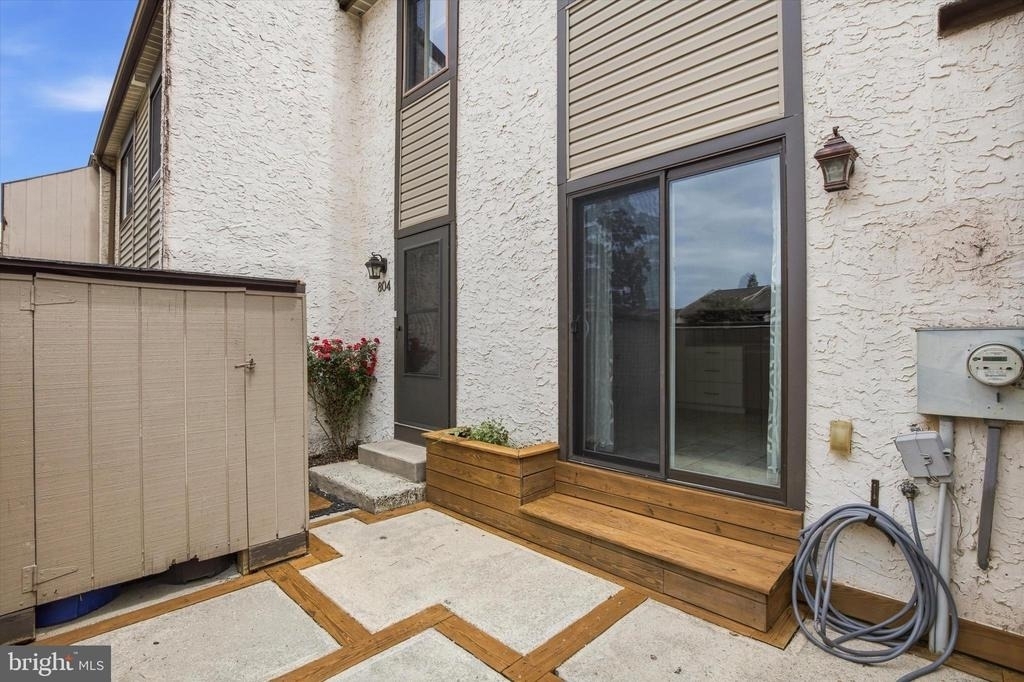 804 Bismark Way - Photo 2