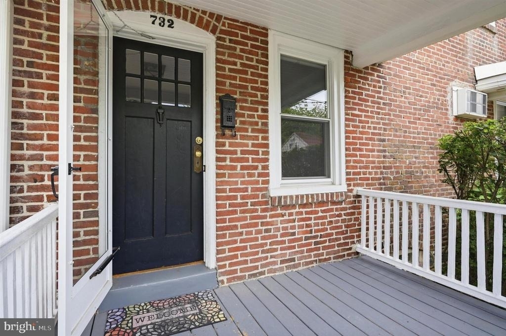 732 W Railroad Avenue - Photo 2