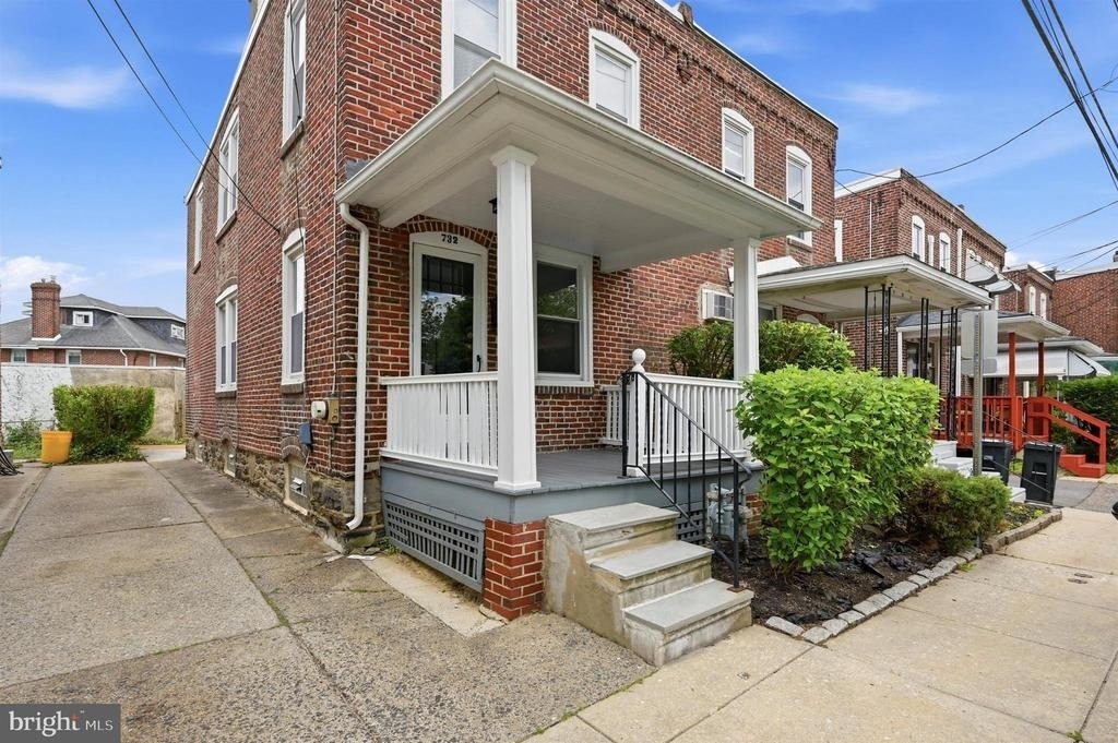 732 W Railroad Avenue - Photo 1