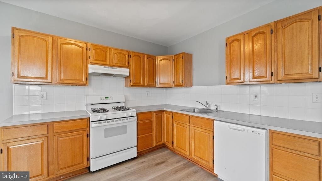 203 S Springfield Road - Photo 4
