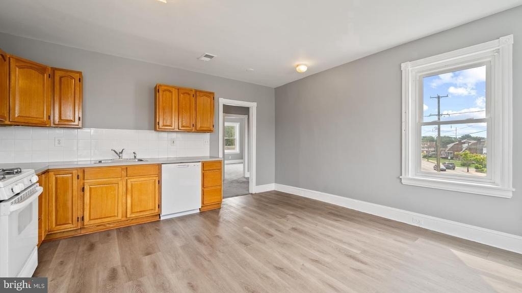 203 S Springfield Road - Photo 2