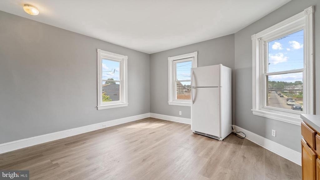 203 S Springfield Road - Photo 3