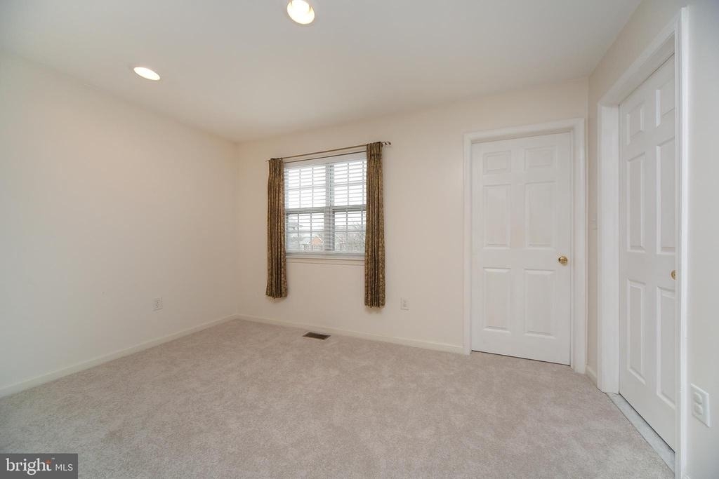 46 Hoover Avenue - Photo 11