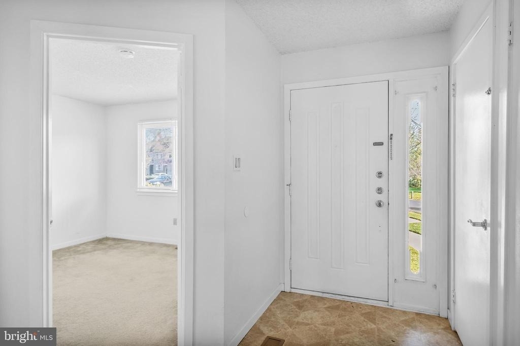 835 Chanticleer Drive - Photo 5