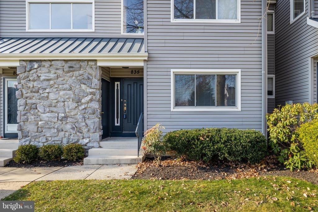 835 Chanticleer Drive - Photo 3