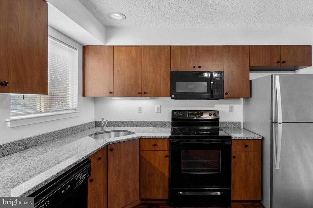 835 Chanticleer Drive - Photo 14