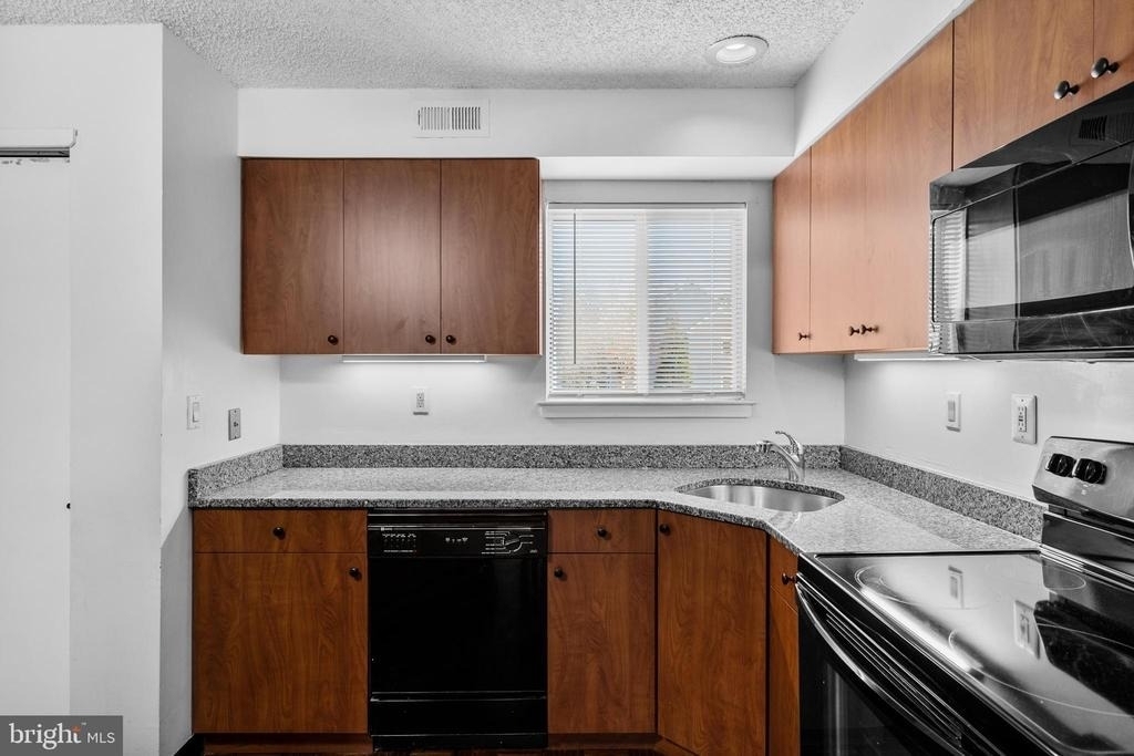 835 Chanticleer Drive - Photo 15