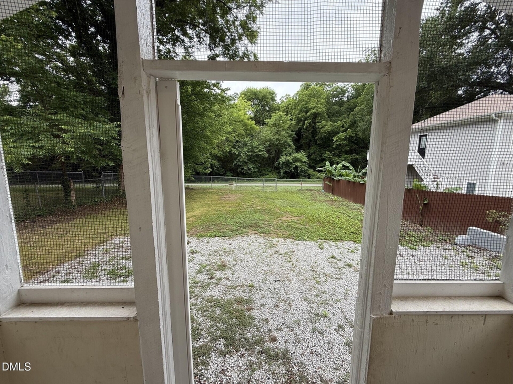 602 Bragg Street - Photo 2