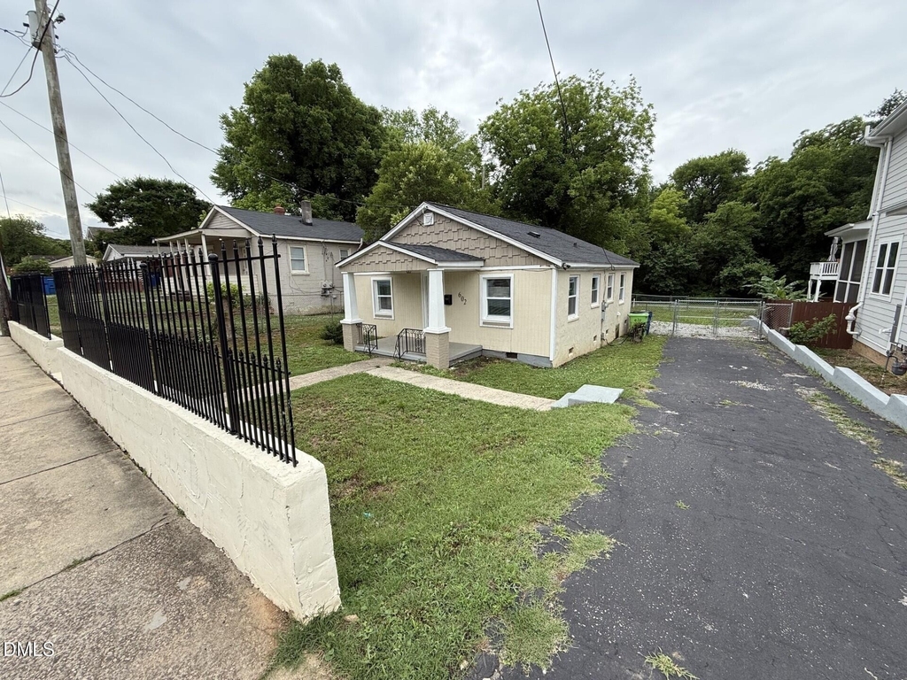602 Bragg Street - Photo 0