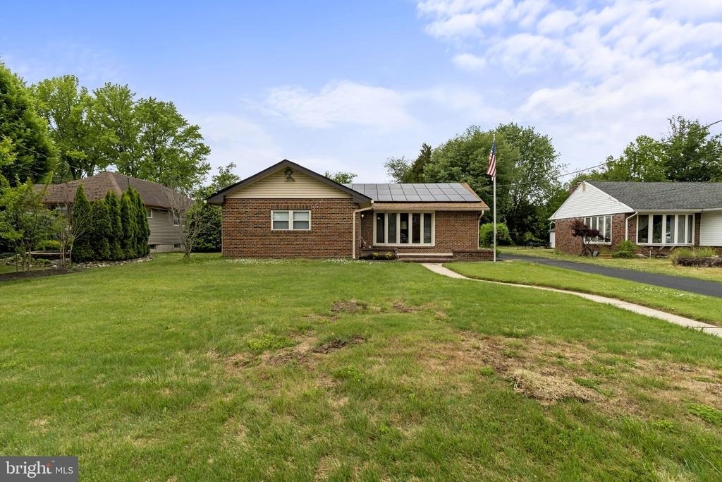 819 Mercer Street - Photo 2