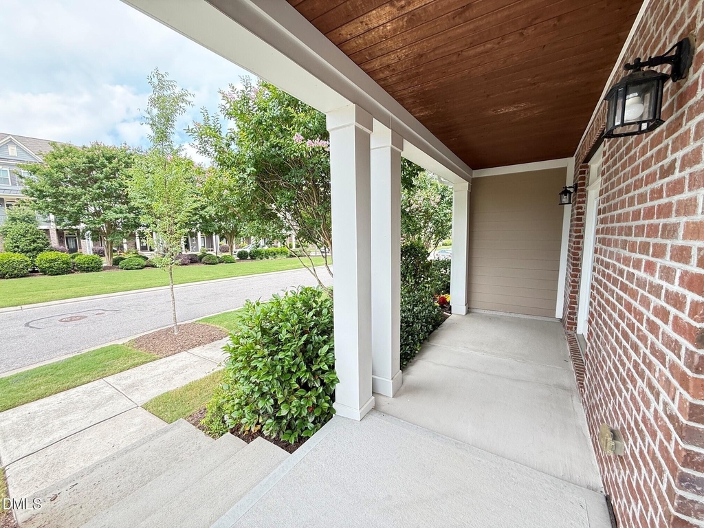537 Austin View Boulevard - Photo 2