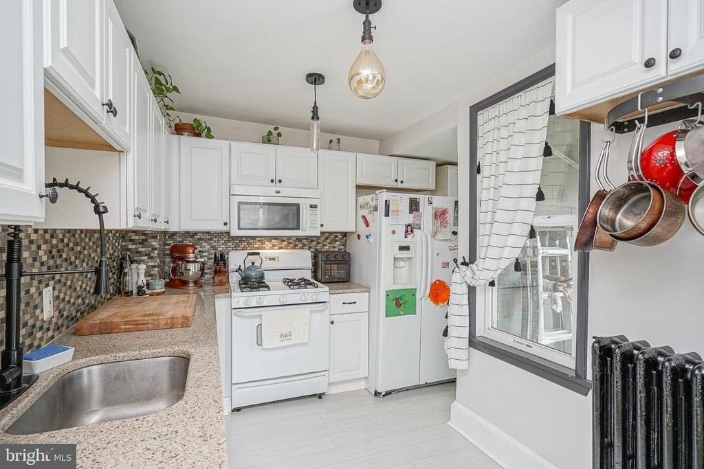 6 E Collings Avenue - Photo 12