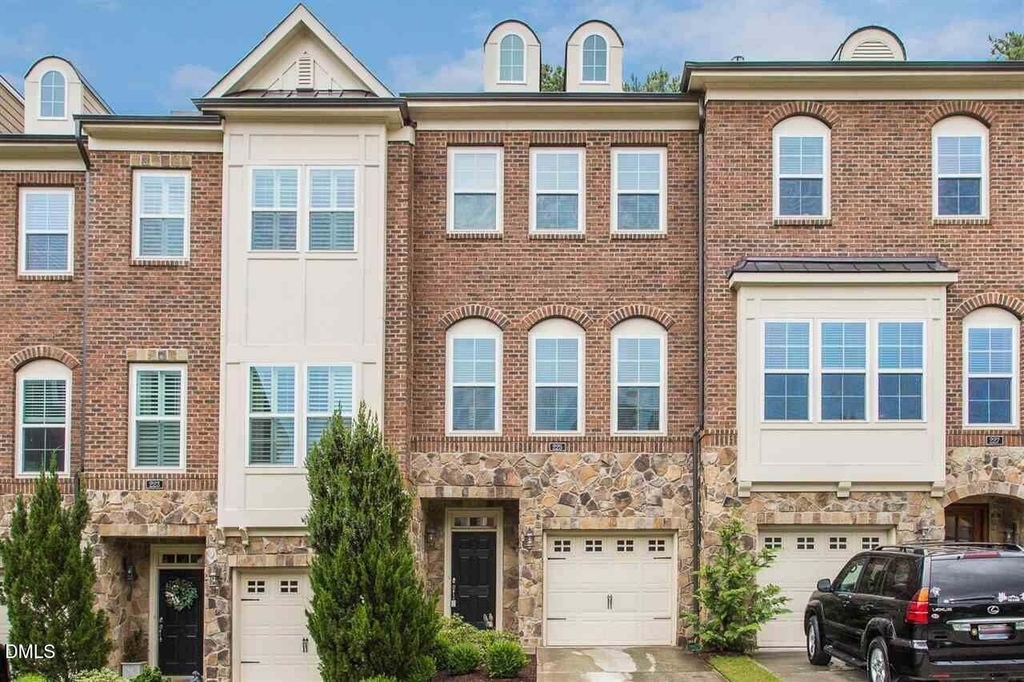 225 Penley Circle - Photo 0