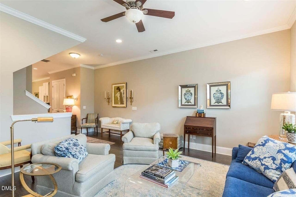 225 Penley Circle - Photo 2