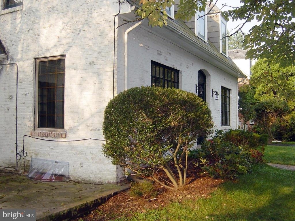 4602 Derussey Parkway - Photo 2