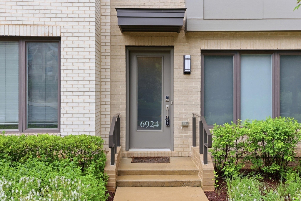 6924 Rockledge Drive - Photo 3