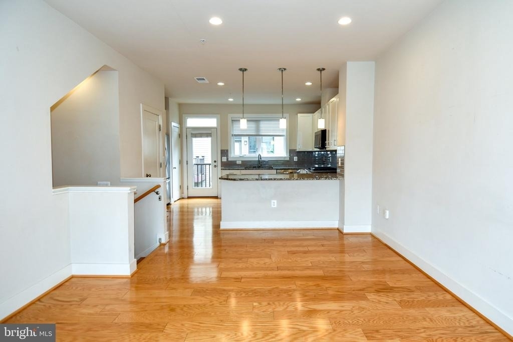 16301 Columbus Avenue - Photo 10